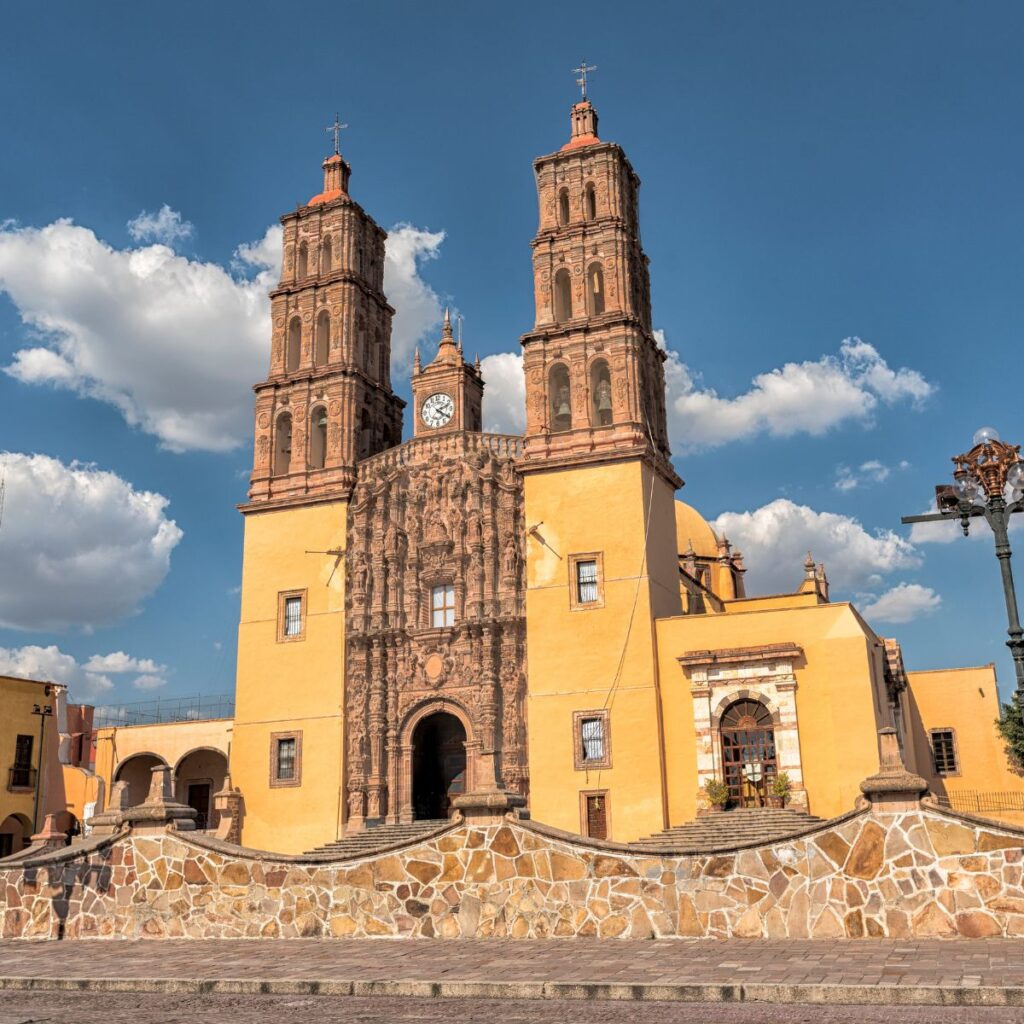 5 destinos para celebrar el 15 de septiembre en México en Travel & Life: Tu Guía de Viajes y Estilo de Vida Dolores, Hidalgo el 15 de septiembre