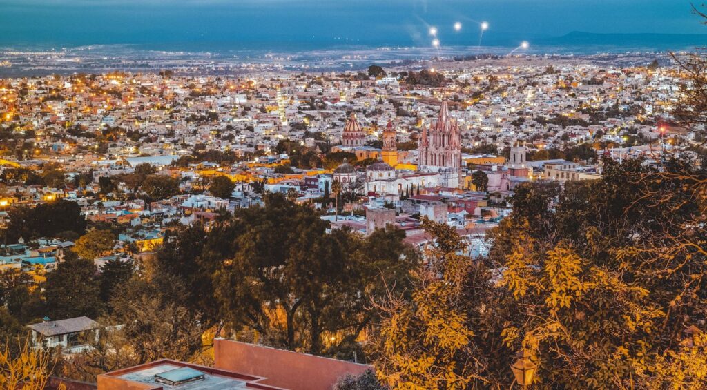 Escápate este 15 de septiembre: 5 destinos cerca de CDMX para celebrar en Travel & Life: Tu Guía de Viajes y Estilo de Vida San Miguel de Allende el 15 de septiembre.