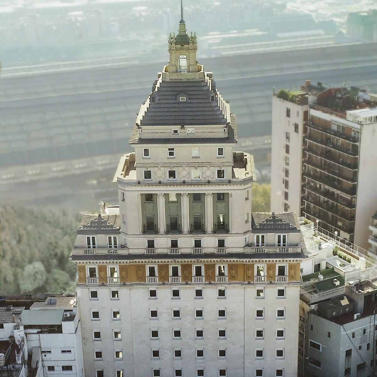 El histórico edificio Mihanovich de Buenos Aires se transformará en hotel  de lujo - Travel & Life: Tu Guía de Viajes y Estilo de Vida