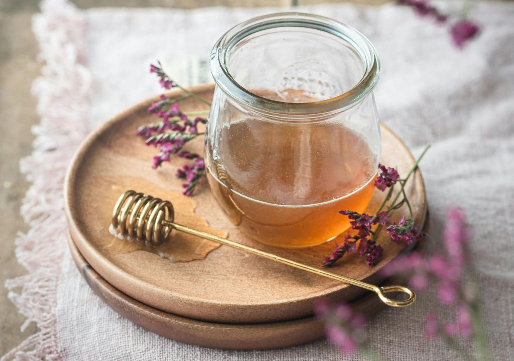 Día Mundial de las Abejas: 3 recetas  de bebidas con miel orgánica para preparar en casa
