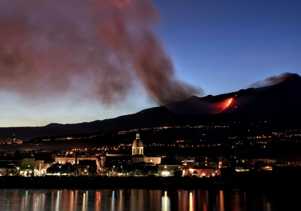Erupción del volcán Etna: ¿Es peligroso viajar a Sicilia y qué pasará con los vuelos?