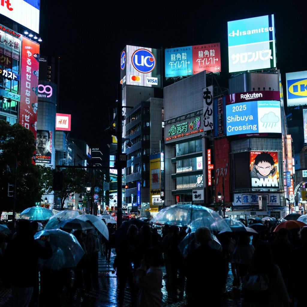 Turistas en Tokio, una ciudad afectada por la gentrificación. 