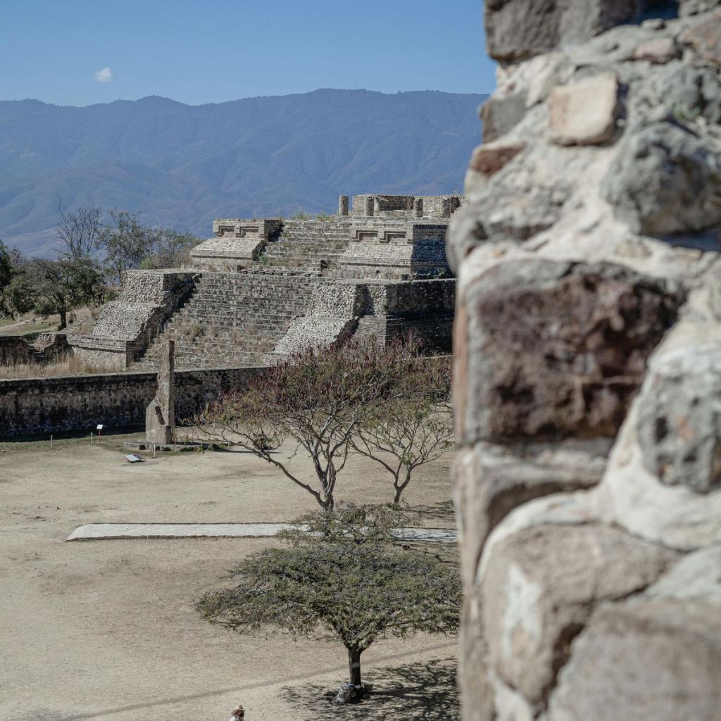 México y sus joyas eternas: Viaje por los destinos Patrimonio de la Humanidad UNESCO en Travel & Life: Tu Guía de Viajes y Estilo de Vida Monte Alban como Patrimonio de la humanidad México.