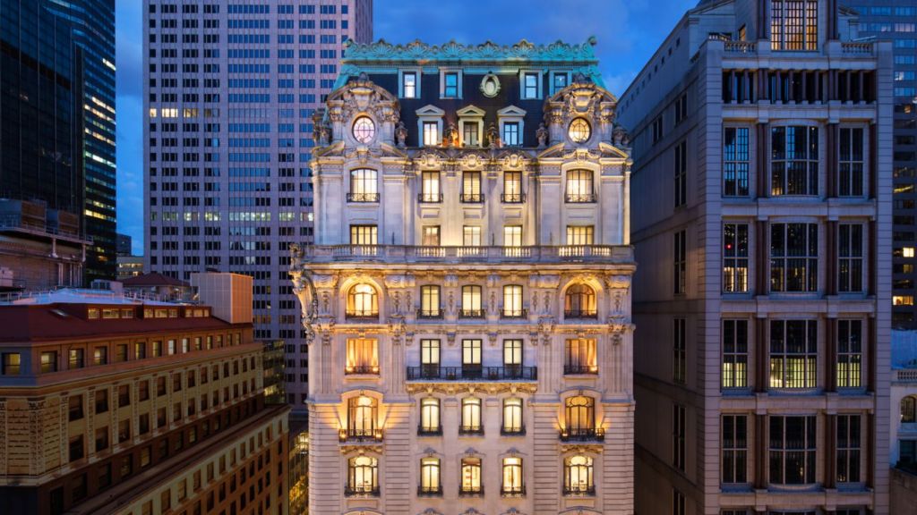 Las locaciones de "El Diablo Viste a la Moda" en Nueva York en Travel & Life: Tu Guía de Viajes y Estilo de Vida The St. Regis New York en el diablo viste a la moda.