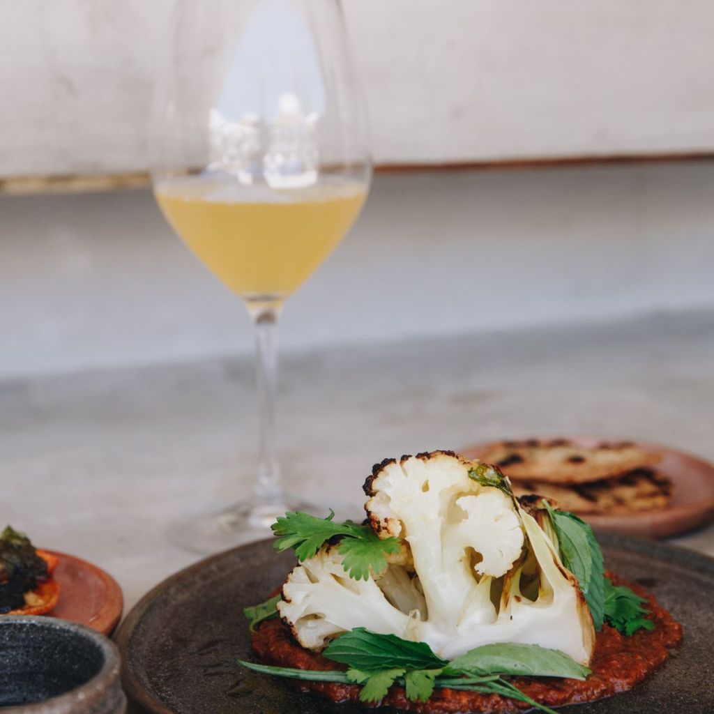 5 restaurantes imperdibles en Puerto Escondido en Travel & Life: Tu Guía de Viajes y Estilo de Vida Glou Glou restaurantes en Puerto Escondido.