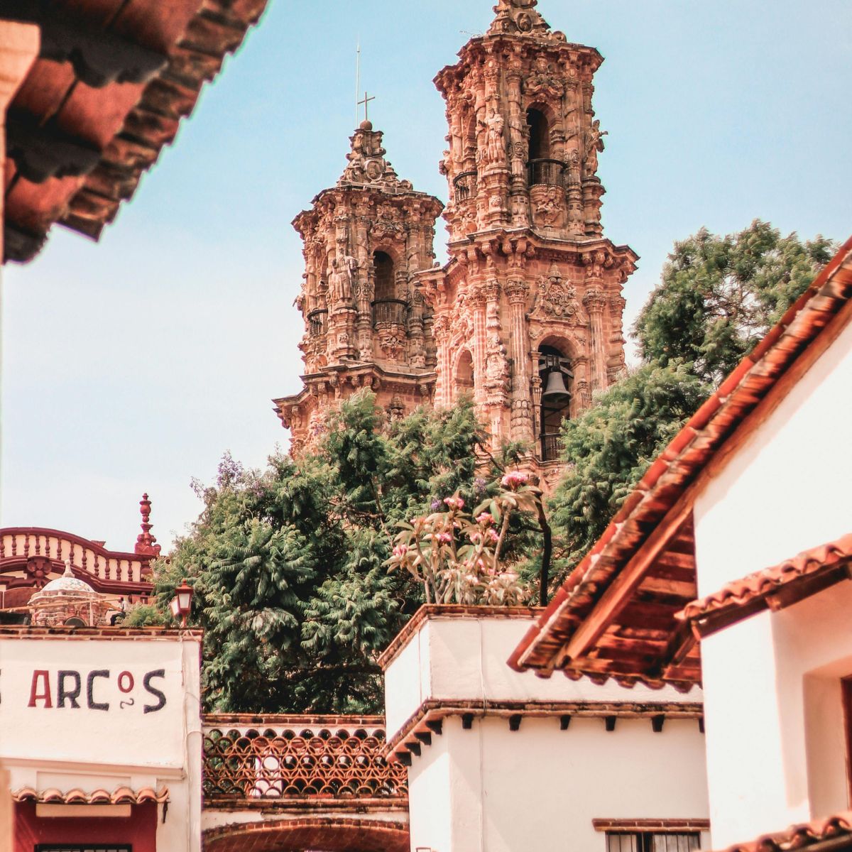 5 Pueblos Mágicos para celebrar el 15 de septiembre en Travel & Life: Tu Guía de Viajes y Estilo de Vida Taxco, Pueblos Mágicos, 15 de septiembre.