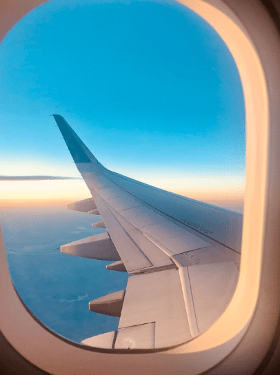 Por qué las ventanillas del avión deben estar abiertas al despegar y aterrizar en Travel & Life: Tu Guía de Viajes y Estilo de Vida Por qué las ventanillas del avión deben estar abiertas al despegar y aterrizar en Travel & Life: Tu Guía de Viajes y Estilo de Vida