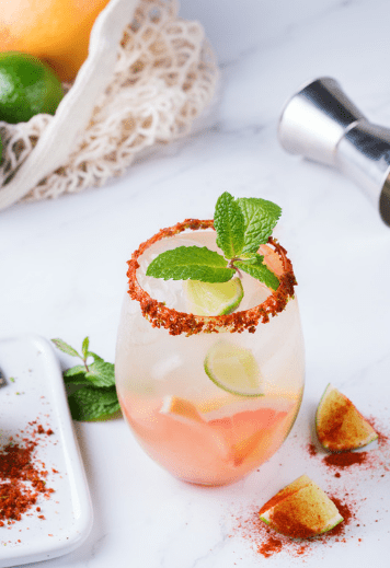 6 cócteles con mezcal que debes preparar para celebrar el 15 de septiembre en Travel & Life: Tu Guía de Viajes y Estilo de Vida