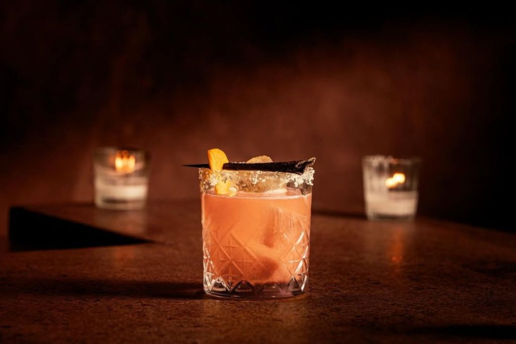 Mezcalerías en CDMX para pasar el 15 de septiembre en Travel & Life: Tu Guía de Viajes y Estilo de Vida Tlecan.