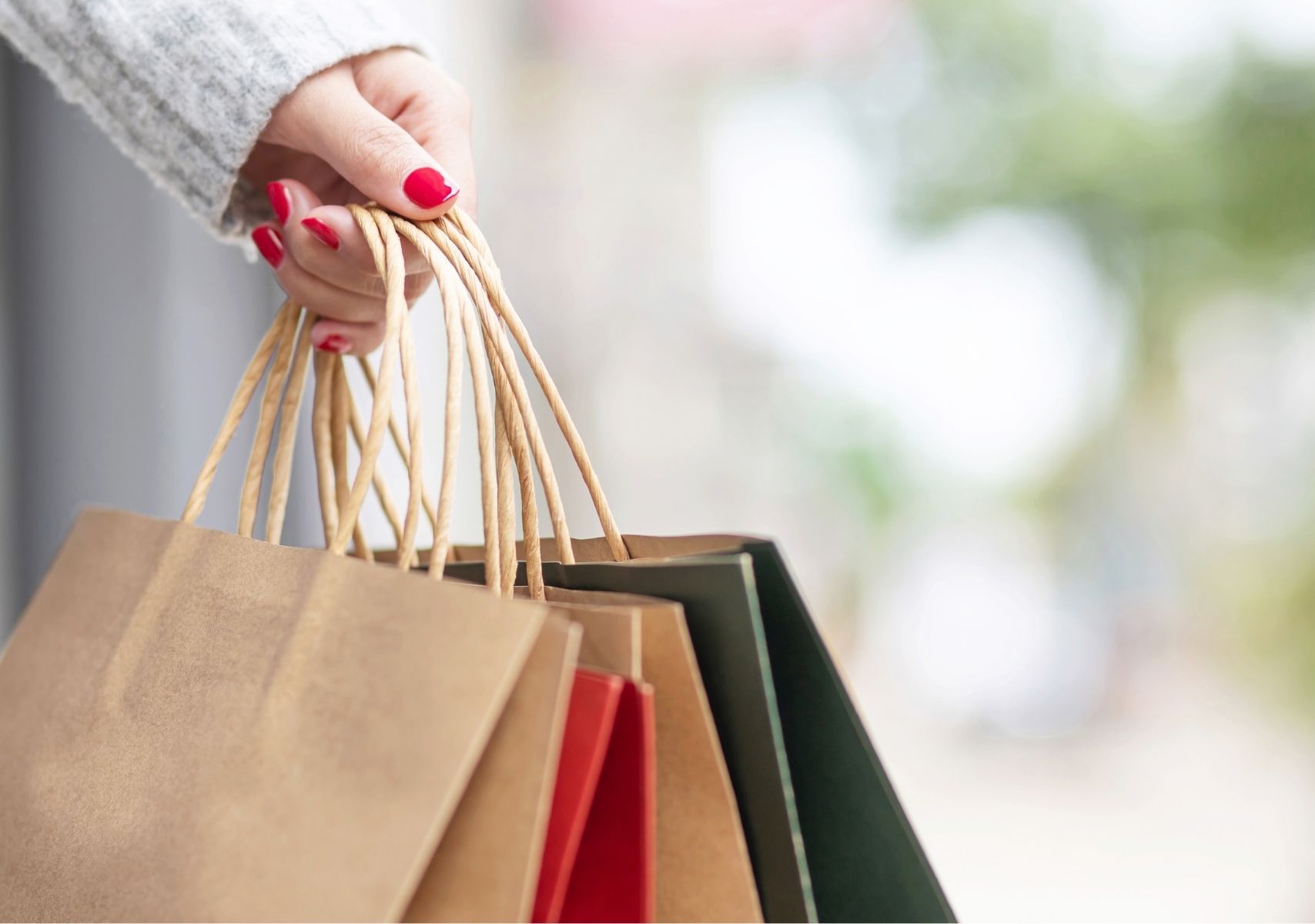 mujer de compras en el Buen Fin 2025