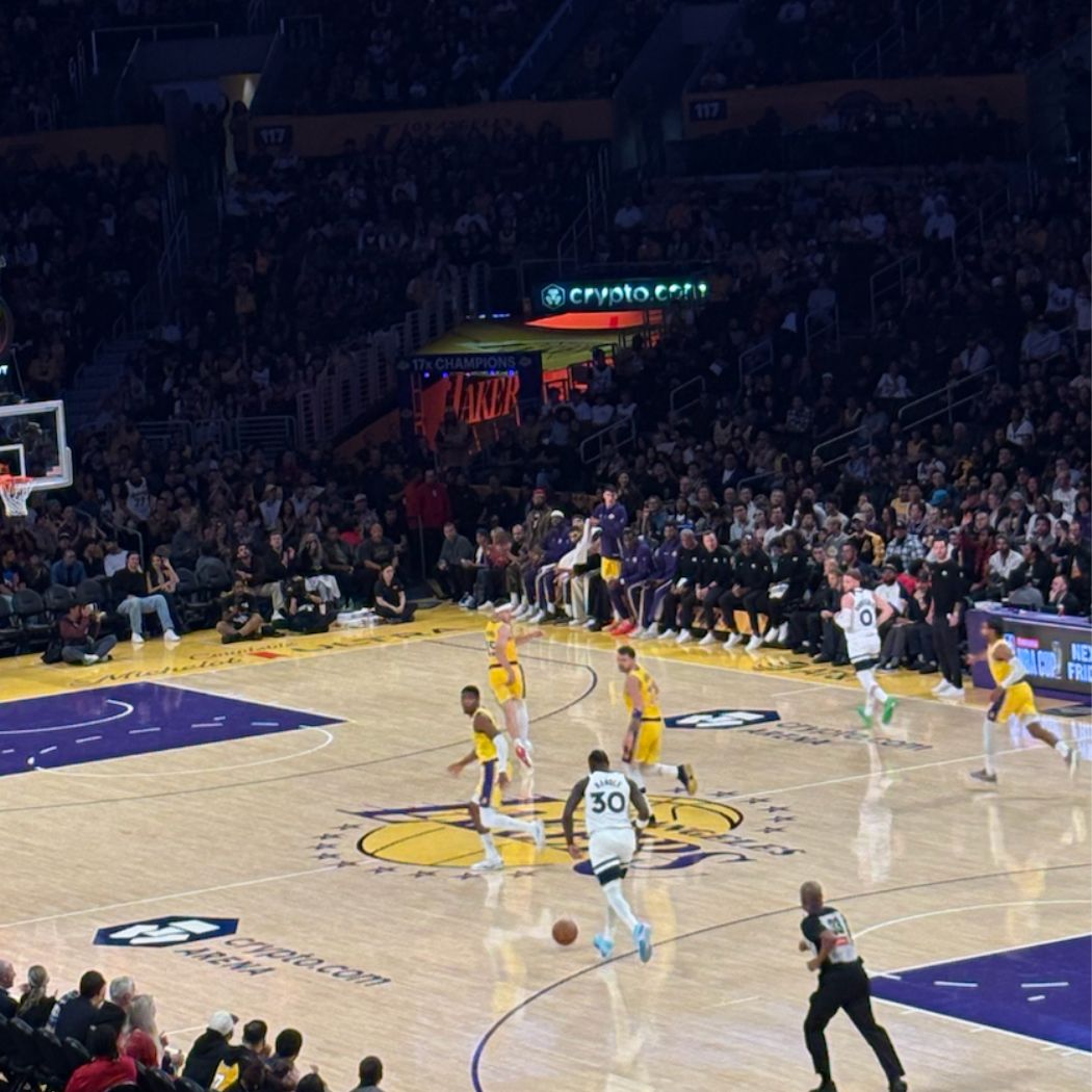 Guía de viaje en Los Ángeles para los amantes del deporte en Travel & Life: Tu Guía de Viajes y Estilo de Vida Lakers en Crypto.com Arena: el espectáculo total los angeles
