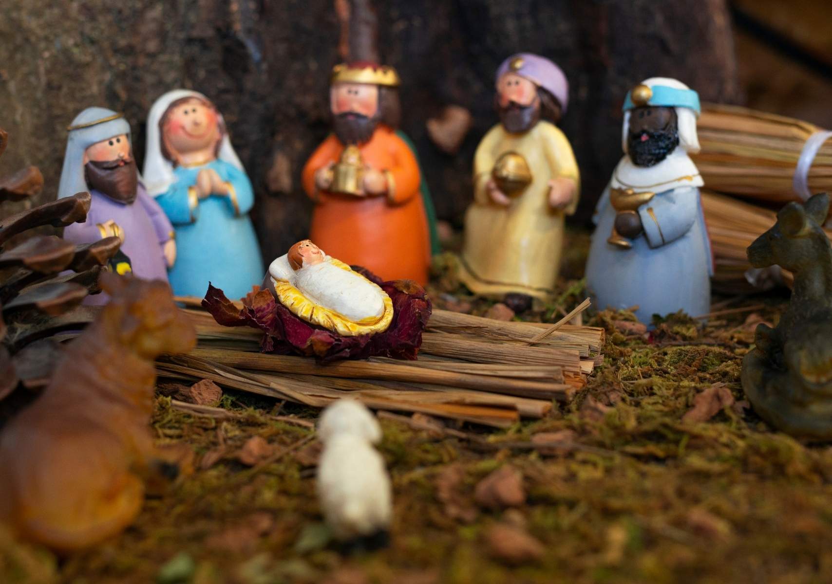 Nacimiento con heno y musgo