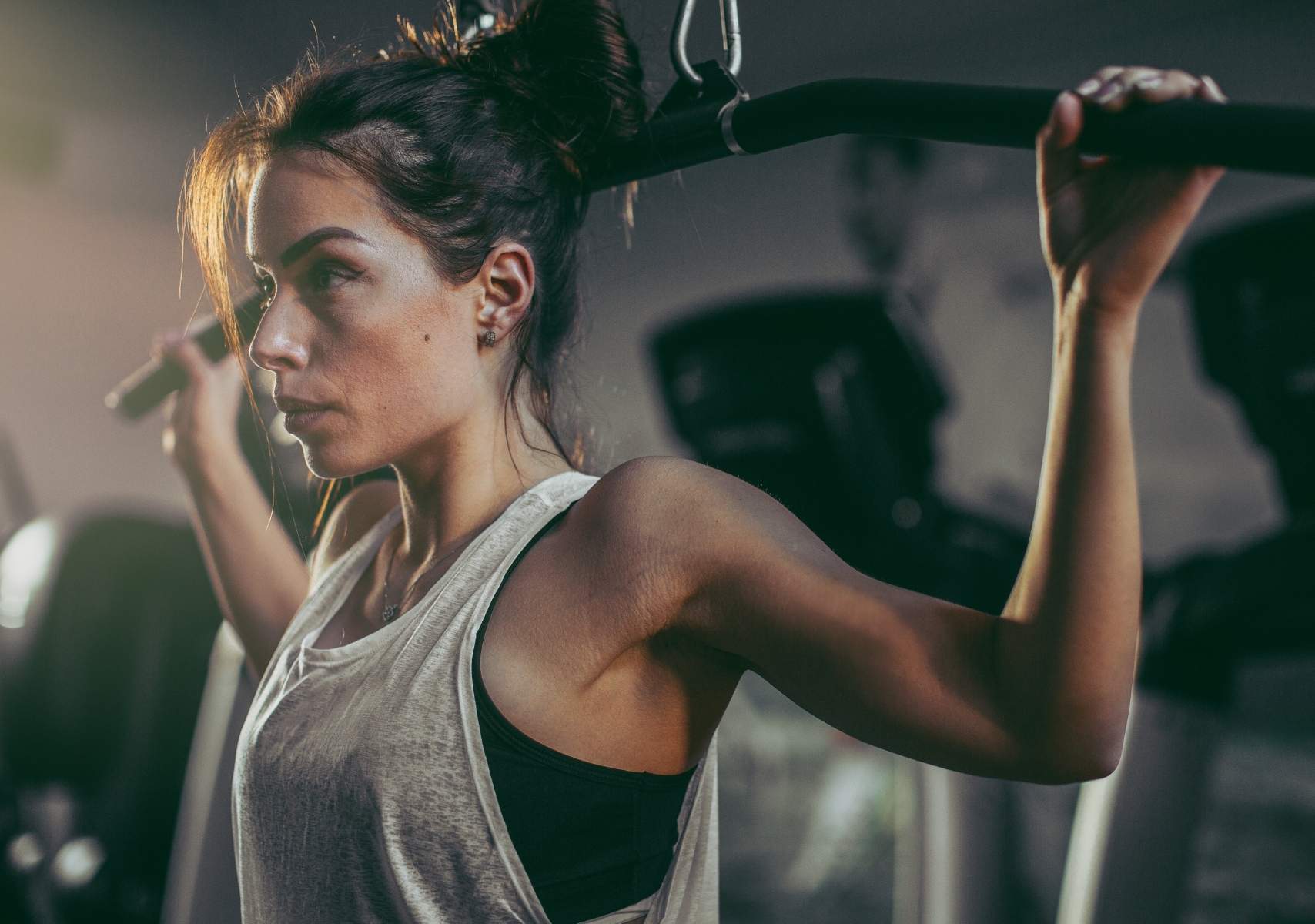 mujer en gimnasios