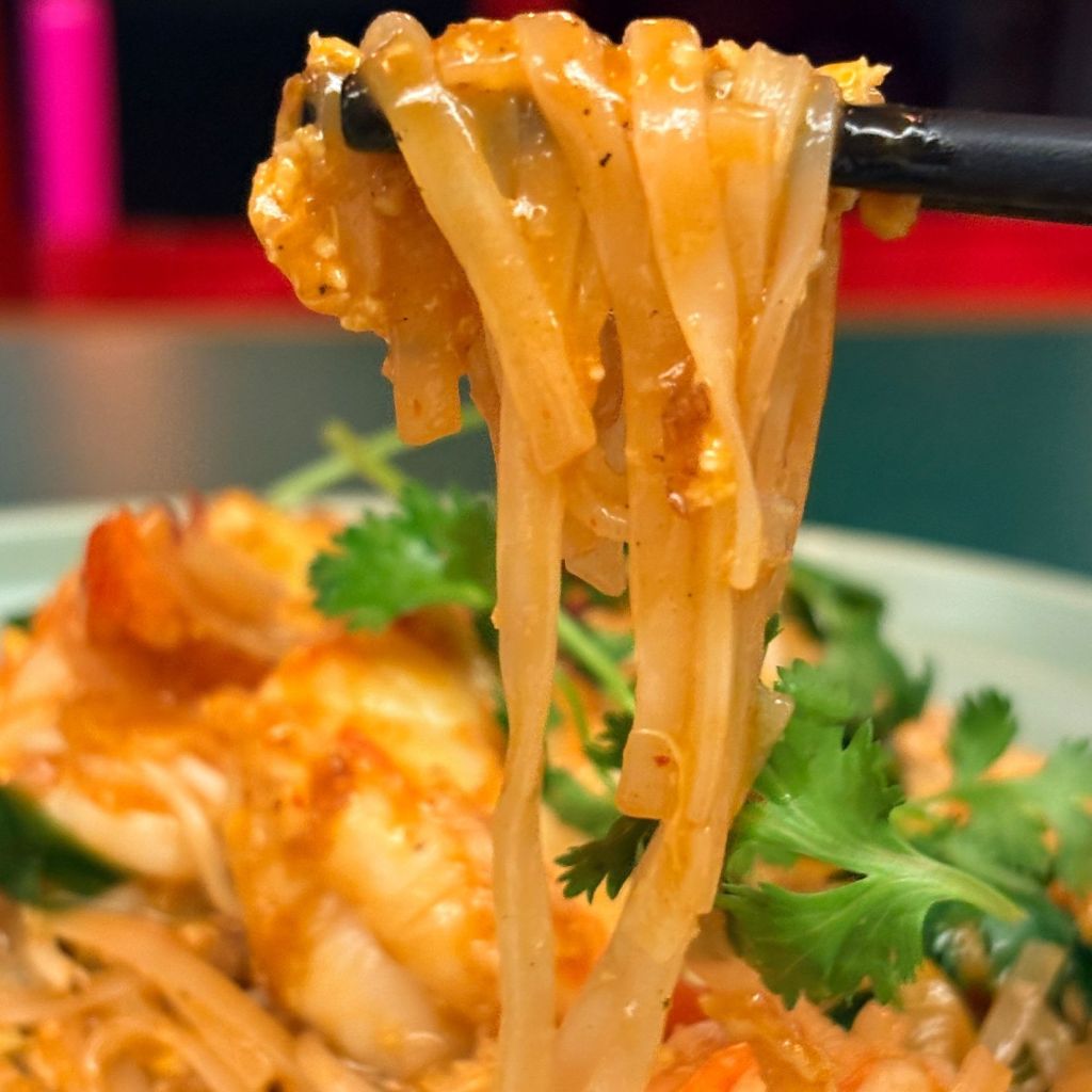 Kab Khao Thai Eatery: el nuevo restaurante tailandés en CDMX que nos encanta en Travel & Life: Tu Guía de Viajes y Estilo de Vida los mejores pad tahi en cdmx